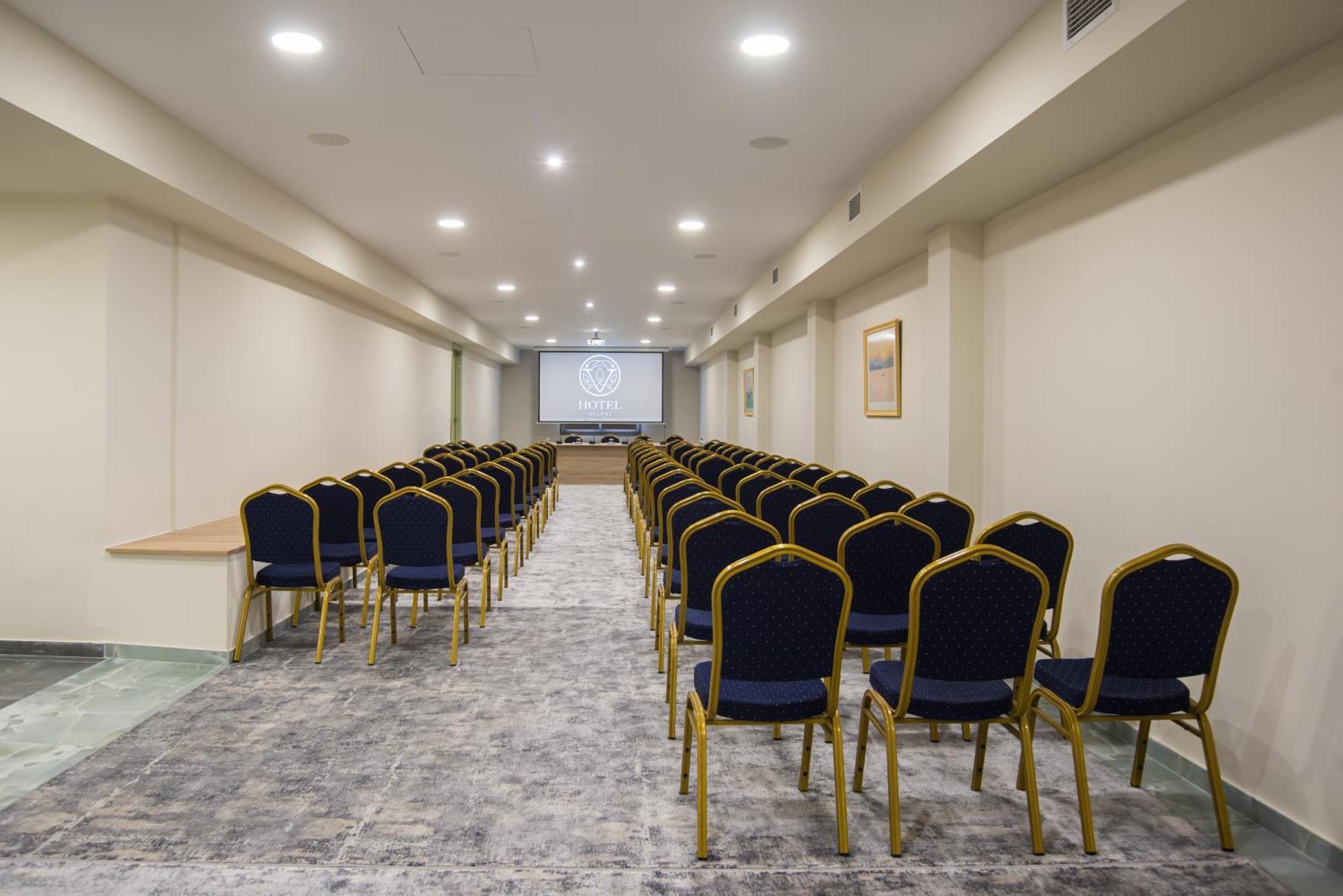 V Hotel Дельфы Экстерьер фото