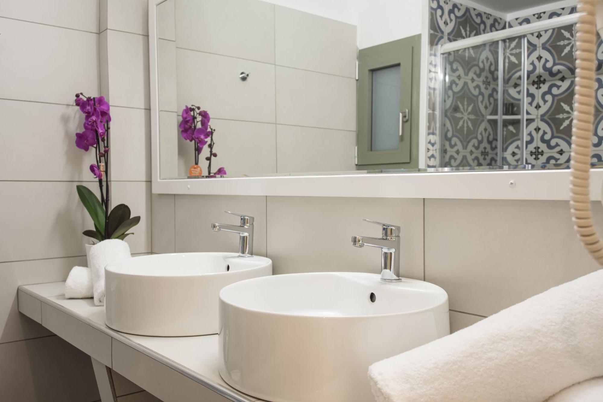V Hotel Дельфы Экстерьер фото