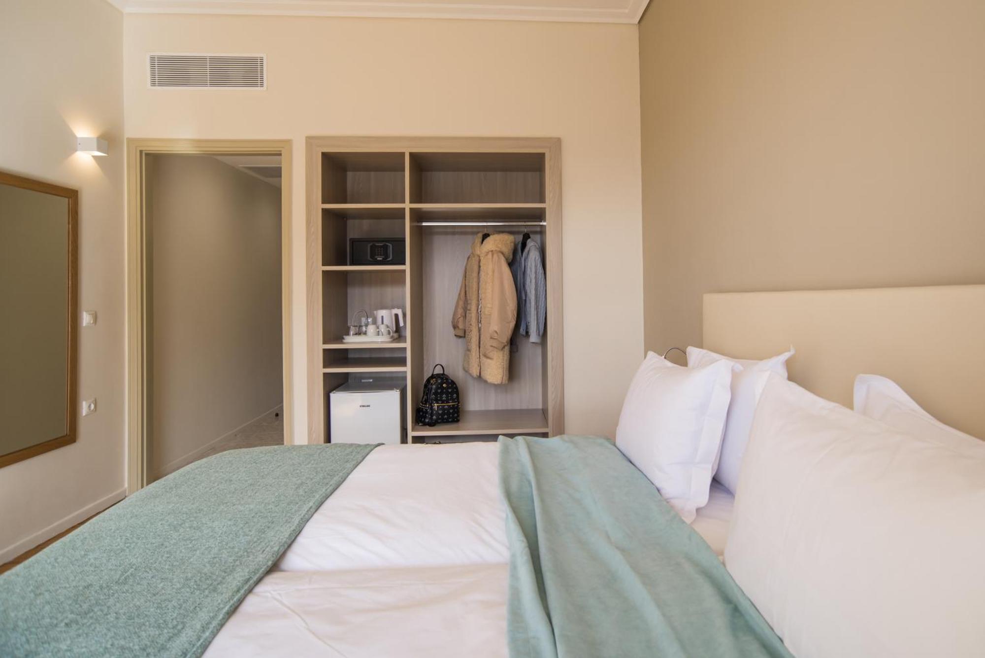V Hotel Дельфы Экстерьер фото