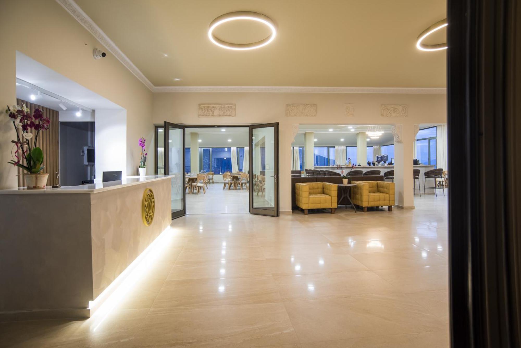 V Hotel Дельфы Экстерьер фото